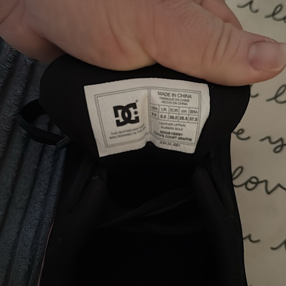 Pink DC court graffik youth 6.5/womens 7.5 - Picture 6 of 6